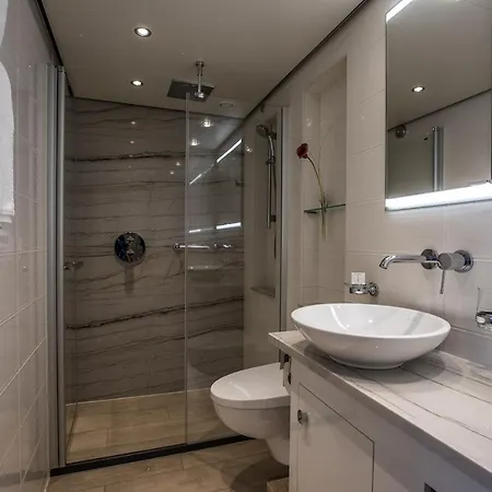 Hotel Viva Riverside 4 Keulen