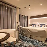 Viva Riverside 4 4*